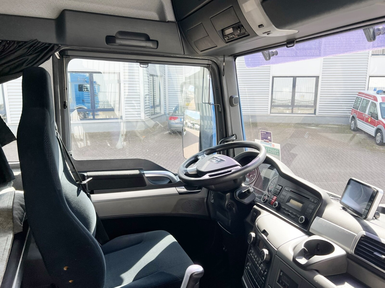 Kravas automašīna MAN TGX 18.400 4X2 LL TGX 18.400 4X2 LL, Fahrschule, XLX-Fahrerhaus: foto 6