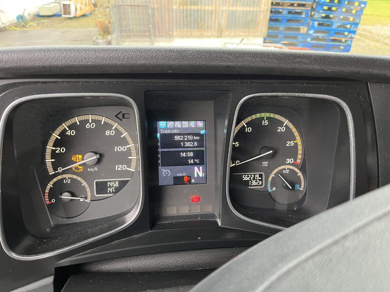 Mercedes-Benz Actros 1832 L 4x2 Actros 1832 L 4x2, Kühlkoffer, 2x Trennwand, Carrier, LBW BÄR - Kravas automašīna: foto 5 Mercedes-Benz Actros 1832 L 4x2 Actros 1832 L 4x2, Kühlkoffer, 2x Trennwand, Carrier, LBW BÄR - Kravas automašīna: foto 5