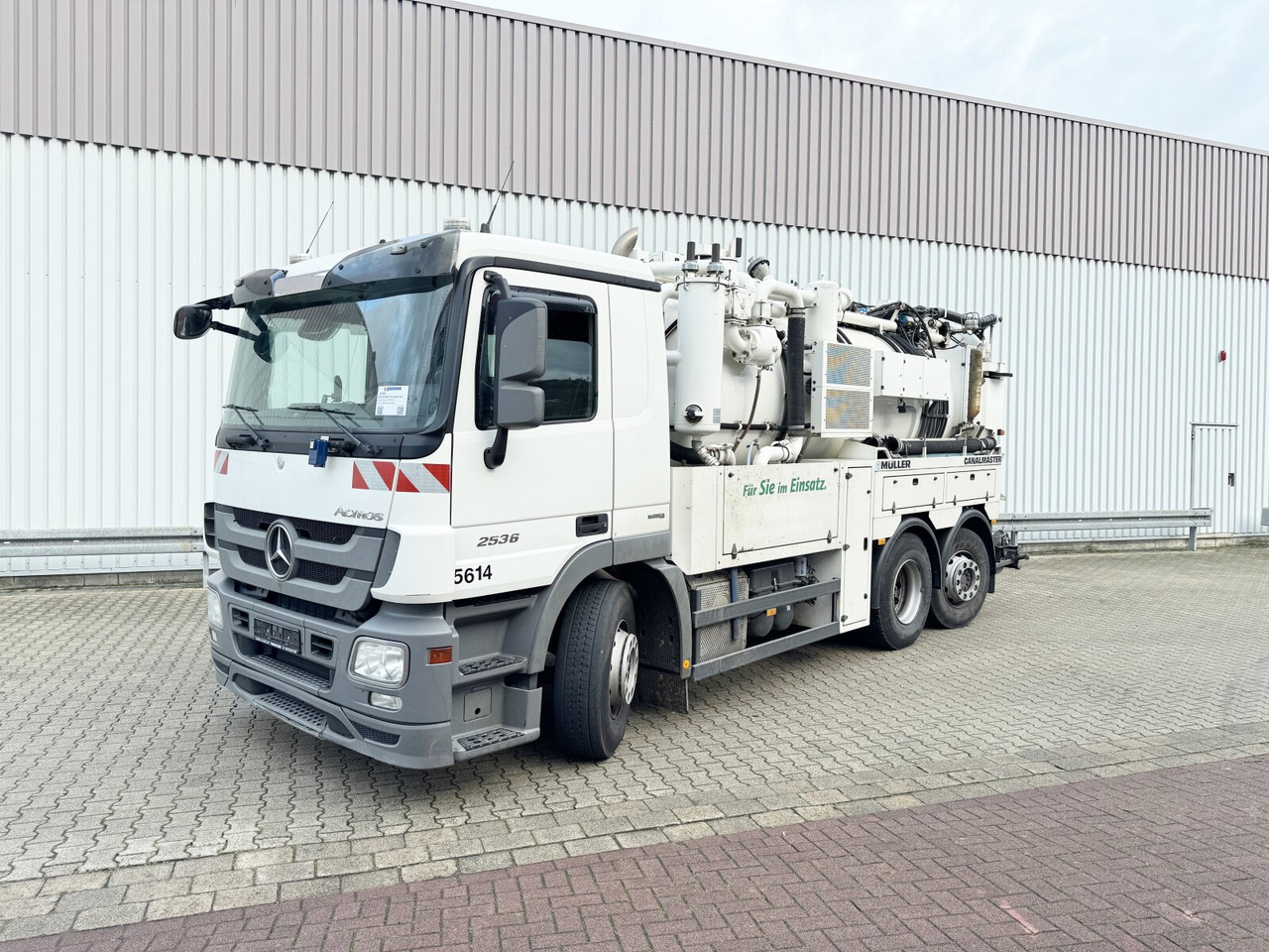 Mercedes-Benz Actros 2536 L 6x2 Actros 2536 L 6x2, Müller Saug- und Spülwagen ca. 10,5m³, Lenkachse - Kravas automašīna: foto 1 Mercedes-Benz Actros 2536 L 6x2 Actros 2536 L 6x2, Müller Saug- und Spülwagen ca. 10,5m³, Lenkachse - Kravas automašīna: foto 1