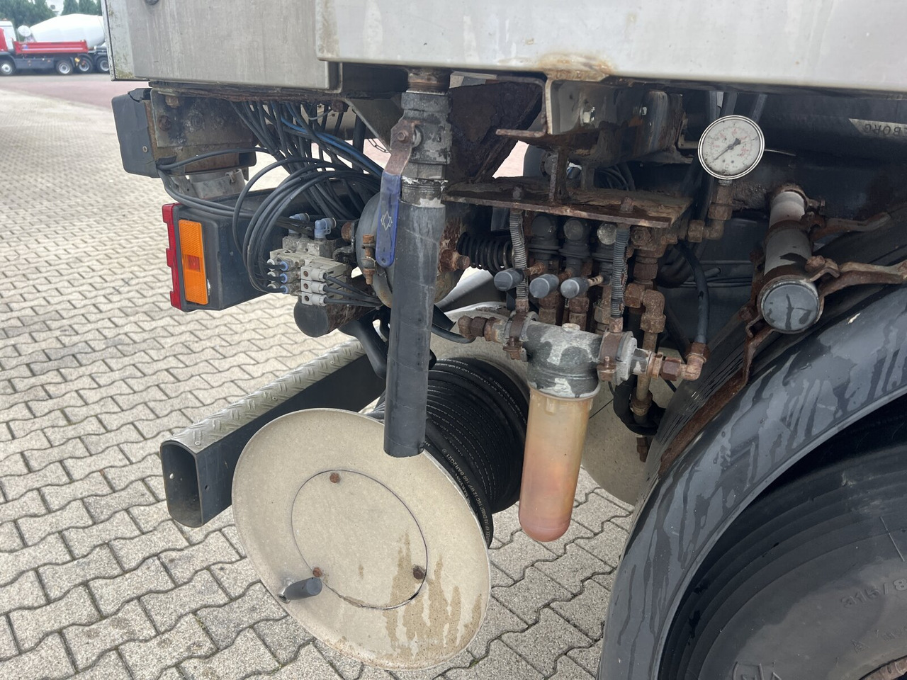 Mercedes-Benz Actros 2541 L 6x2 Actros 2541 L 6x2, Lenkachse, Küller Saug- und Spülwagen ca. 14m³ - Kravas automašīna: foto 4 Mercedes-Benz Actros 2541 L 6x2 Actros 2541 L 6x2, Lenkachse, Küller Saug- und Spülwagen ca. 14m³ - Kravas automašīna: foto 4