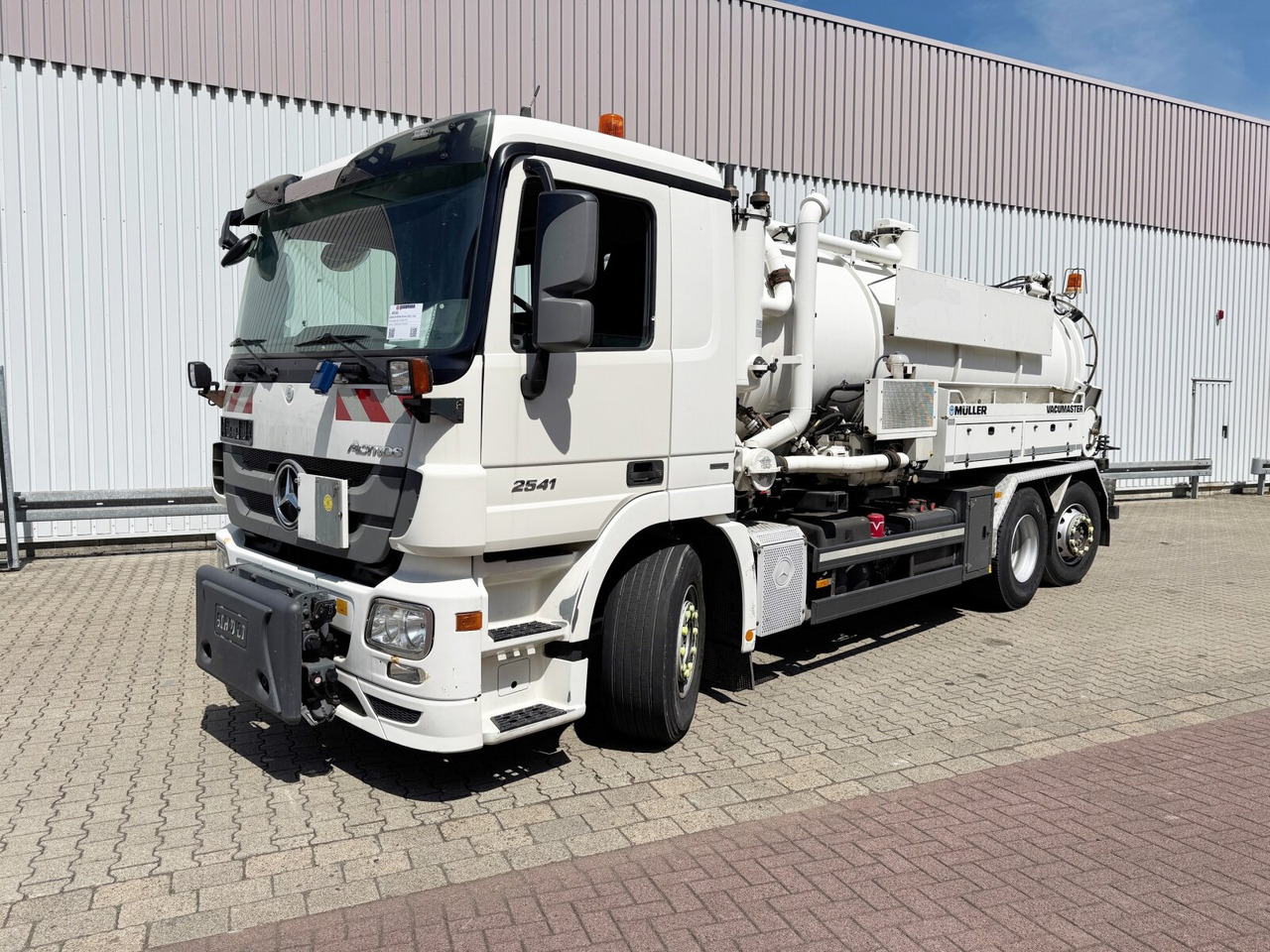 Mercedes-Benz Actros 2541 L 6x2 Actros 2541 L 6x2, Müller Saug-/Spülwagen ca. 12m³, Widi-Platte, Lift-/Lenkachse - Kravas automašīna: foto 1 Mercedes-Benz Actros 2541 L 6x2 Actros 2541 L 6x2, Müller Saug-/Spülwagen ca. 12m³, Widi-Platte, Lift-/Lenkachse - Kravas automašīna: foto 1