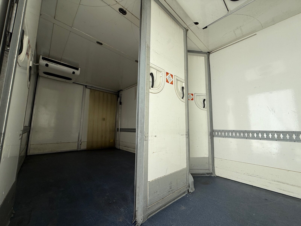 Kravas automašīna Mercedes-Benz Atego 816 L 4x2 Atego 816 L 4x2, Kühlkoffer, ThermoKing, Trennwand, LBW MBB: foto 11