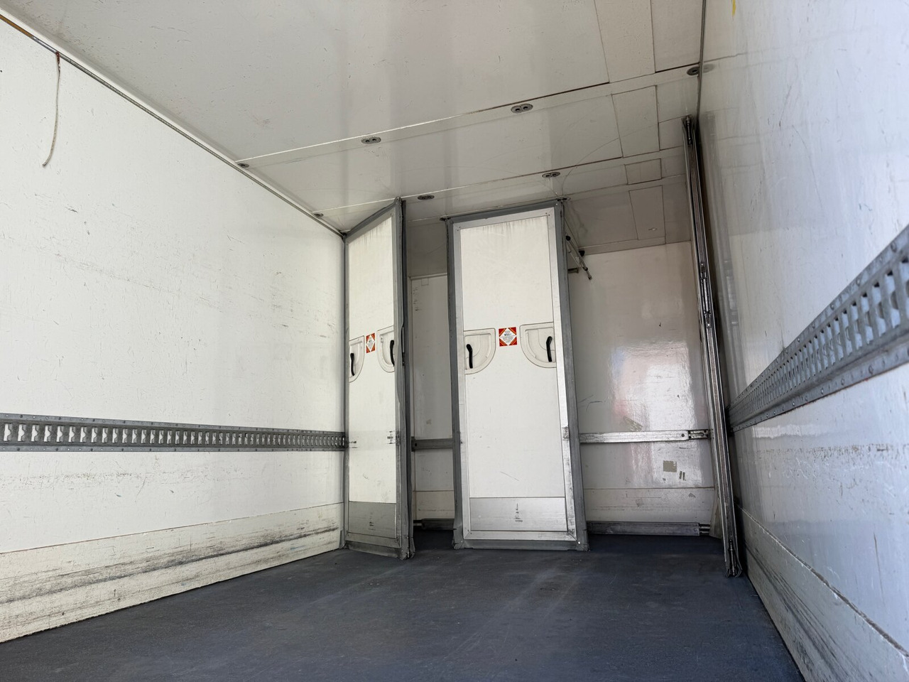 Kravas automašīna Mercedes-Benz Atego 816 L 4x2 Atego 816 L 4x2, Kühlkoffer, ThermoKing, Trennwand, LBW MBB: foto 15