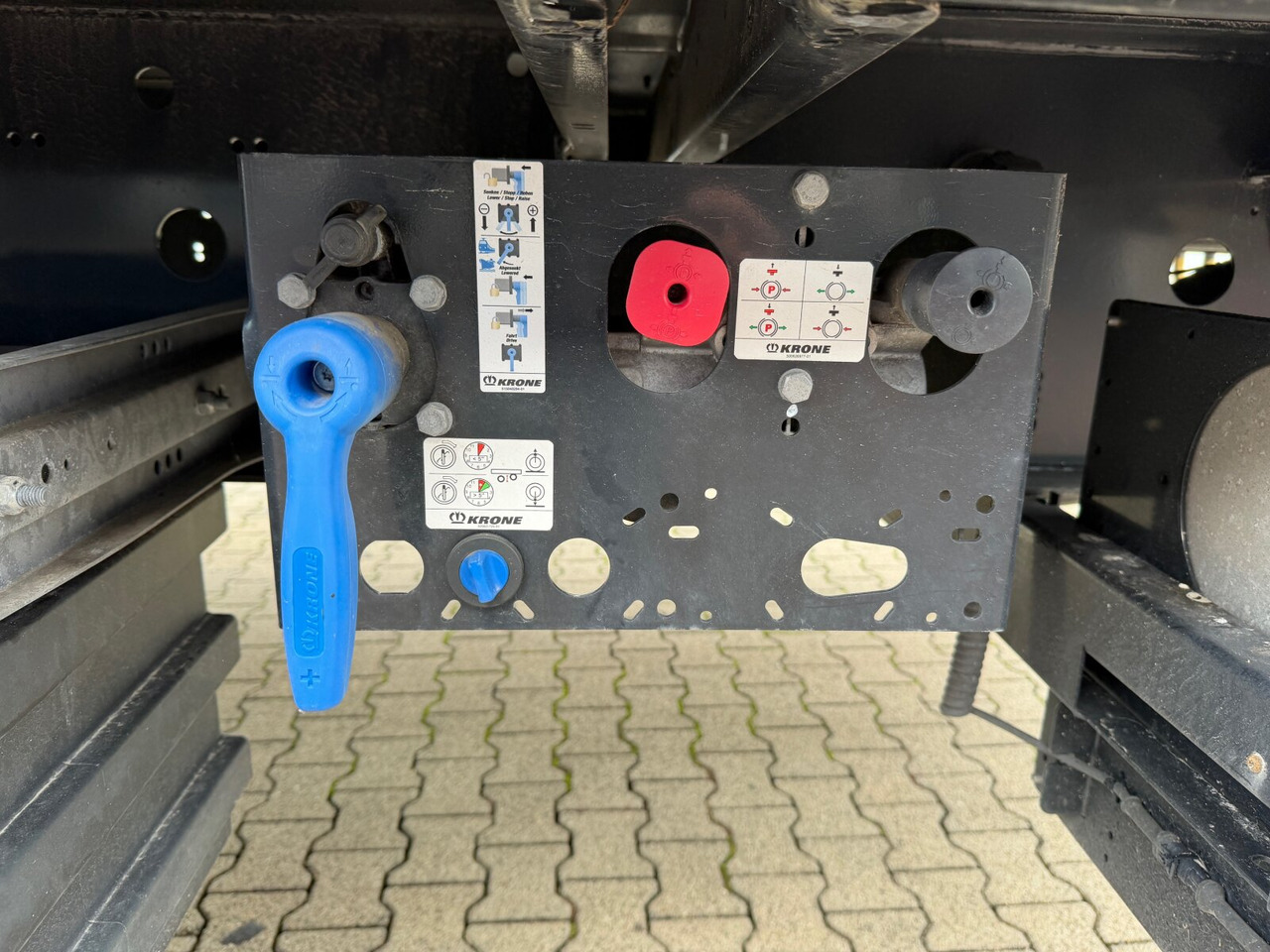 Krone SDP 27 SDP 27, Liftachse, Twist-Locks, 20/2x20/40Fuß, Neuwertig! - Bortu puspiekabe/ Platforma: foto 4 Krone SDP 27 SDP 27, Liftachse, Twist-Locks, 20/2x20/40Fuß, Neuwertig! - Bortu puspiekabe/ Platforma: foto 4