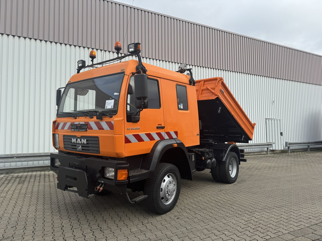 MAN 14.225 LAK 4x4 BB Doka 14.225 LAK 4x4 BB Doka, Winterdienstausstattung - Kravas automašīna pašizgāzējs: foto 1 MAN 14.225 LAK 4x4 BB Doka 14.225 LAK 4x4 BB Doka, Winterdienstausstattung - Kravas automašīna pašizgāzējs: foto 1