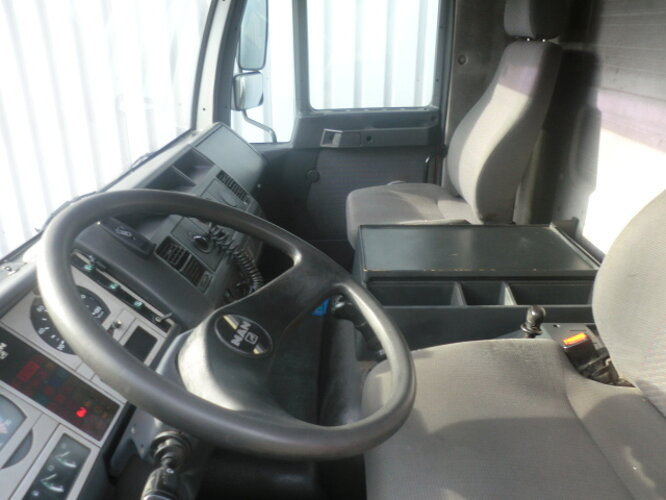 Kravas automašīna ar slēgto virsbūvi MAN L35 10.163 4x2: foto 12