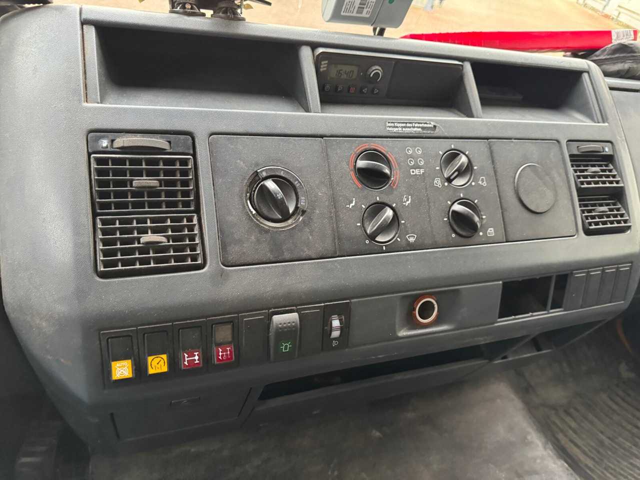 MAN LE 8.180 4X2 BB Doka LE 8.180 4X2 BB Doka, 2x AHK - Kravas automašīna pašizgāzējs: foto 2 MAN LE 8.180 4X2 BB Doka LE 8.180 4X2 BB Doka, 2x AHK - Kravas automašīna pašizgāzējs: foto 2