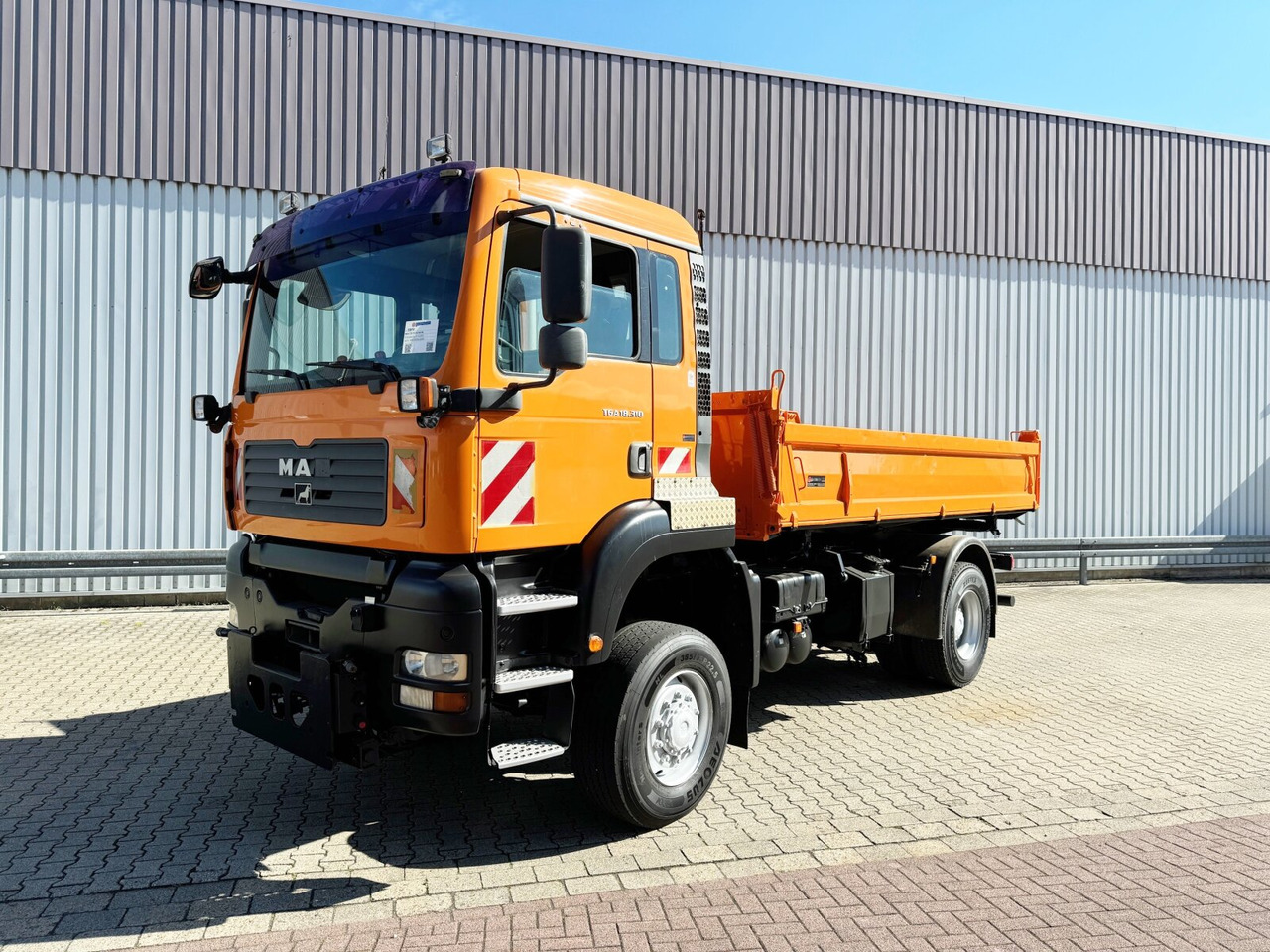 MAN TGA 18.310 4x4 BL TGA 18.310 4x4 BL, Winterdienstausstattung - Kravas automašīna pašizgāzējs, Kravas auto ar manipulatoru: foto 1 MAN TGA 18.310 4x4 BL TGA 18.310 4x4 BL, Winterdienstausstattung - Kravas automašīna pašizgāzējs, Kravas auto ar manipulatoru: foto 1