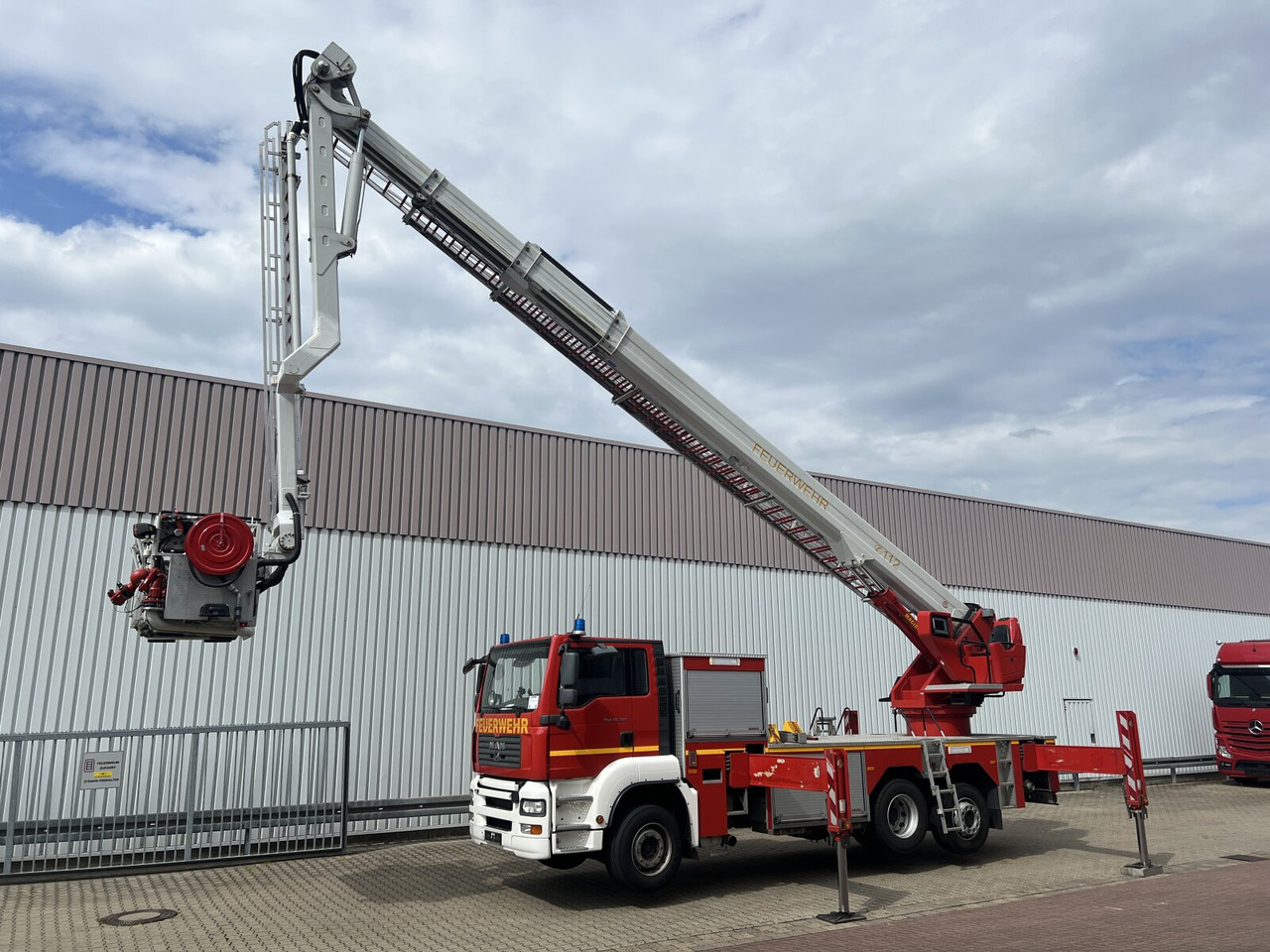 MAN TGA 26.360 6x2-2 LL, Magirus ALP 375 TGA 26.360 6x2-2 LL, Magirus ALP 375 - Ātrās palīdzības mašīna: foto 1 MAN TGA 26.360 6x2-2 LL, Magirus ALP 375 TGA 26.360 6x2-2 LL, Magirus ALP 375 - Ātrās palīdzības mašīna: foto 1