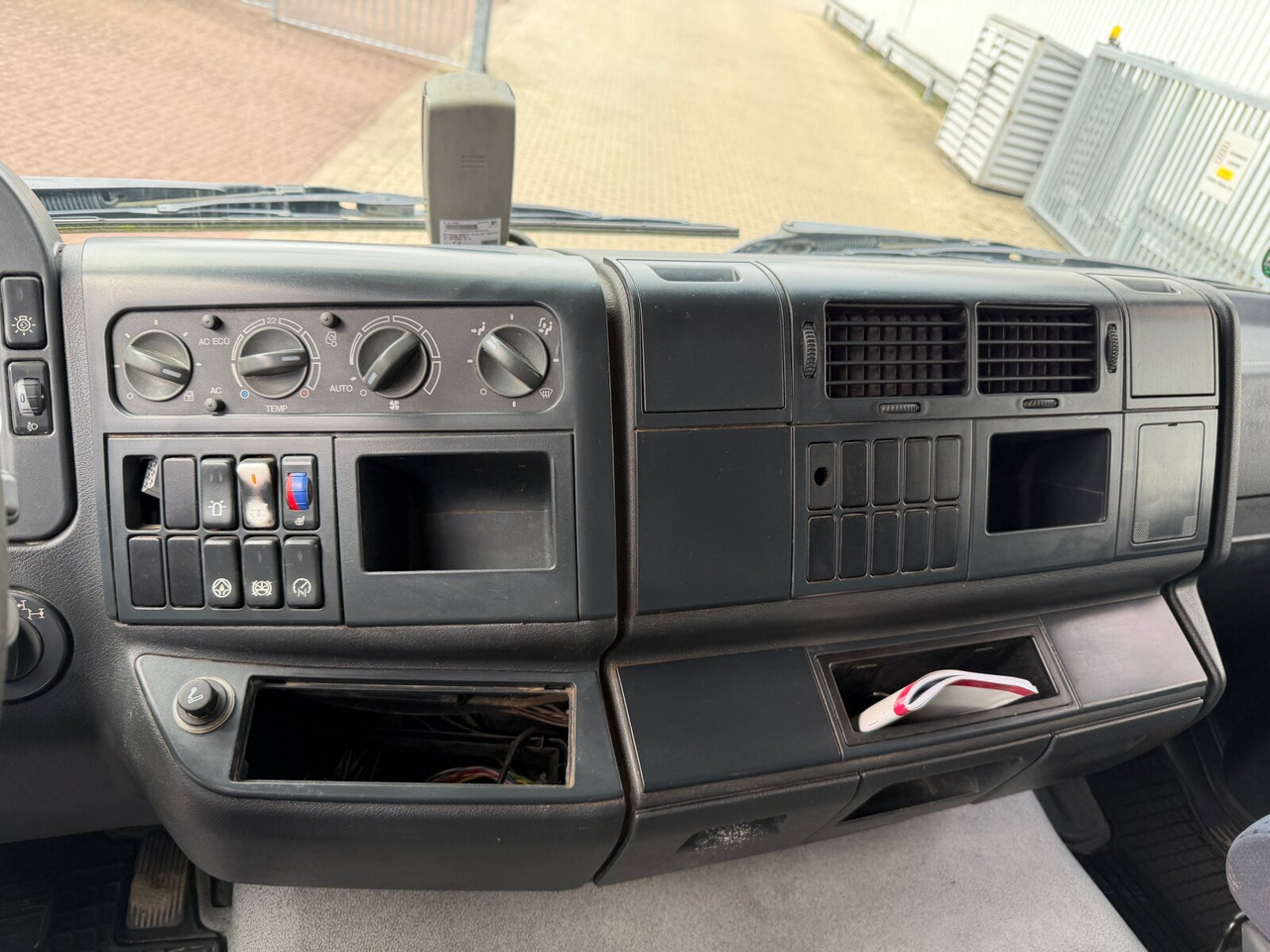 MAN TGA 26.400 6X4 BB TGA 26.400 6X4 BB, Intarder - Kravas automašīna pašizgāzējs: foto 4 MAN TGA 26.400 6X4 BB TGA 26.400 6X4 BB, Intarder - Kravas automašīna pašizgāzējs: foto 4