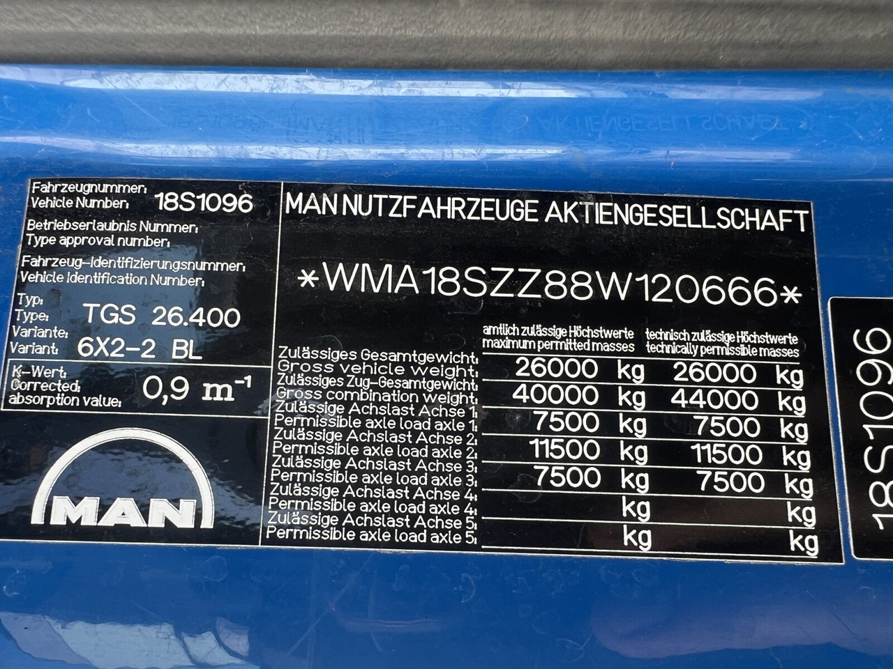 MAN TGA 26.400 6x2-4 BL TGA 26.400 6x2-4 BL, A1, Lenk-/Liftachse, ADR, Kässbohrer Tank ca. 20.820l, 3 Kammern - Autocisterna: foto 4 MAN TGA 26.400 6x2-4 BL TGA 26.400 6x2-4 BL, A1, Lenk-/Liftachse, ADR, Kässbohrer Tank ca. 20.820l, 3 Kammern - Autocisterna: foto 4