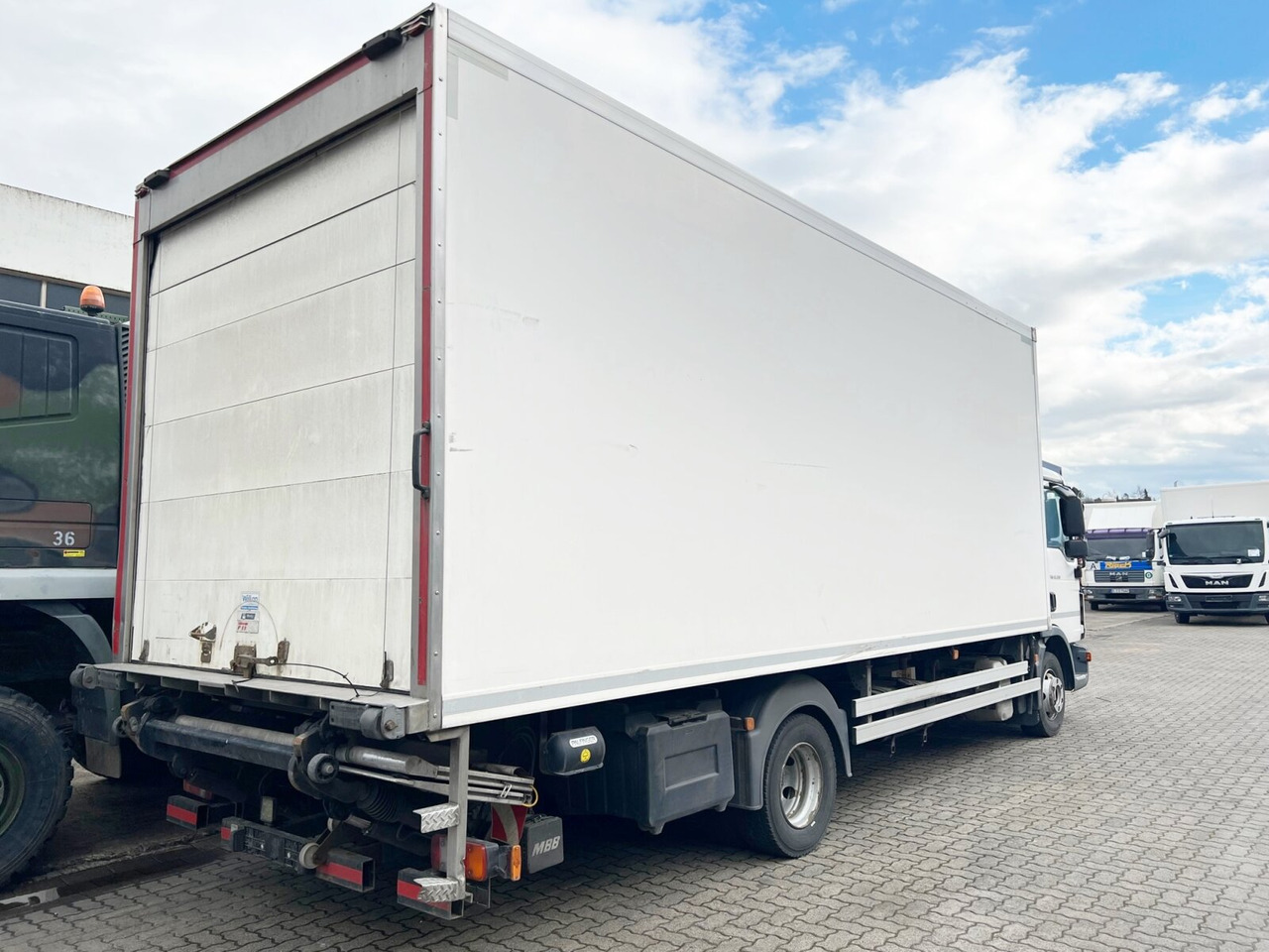 MAN TGL 12.220 4X2 BL mit Motorschaden TGL 12.220 4X2 BL mit Motorschaden, Tiefkühlkoffer, Thermoking, Rolltor, unterfaltbare MBB LBW - Kravas automašīna refrižerators: foto 3 MAN TGL 12.220 4X2 BL mit Motorschaden TGL 12.220 4X2 BL mit Motorschaden, Tiefkühlkoffer, Thermoking, Rolltor, unterfaltbare MBB LBW - Kravas automašīna refrižerators: foto 3