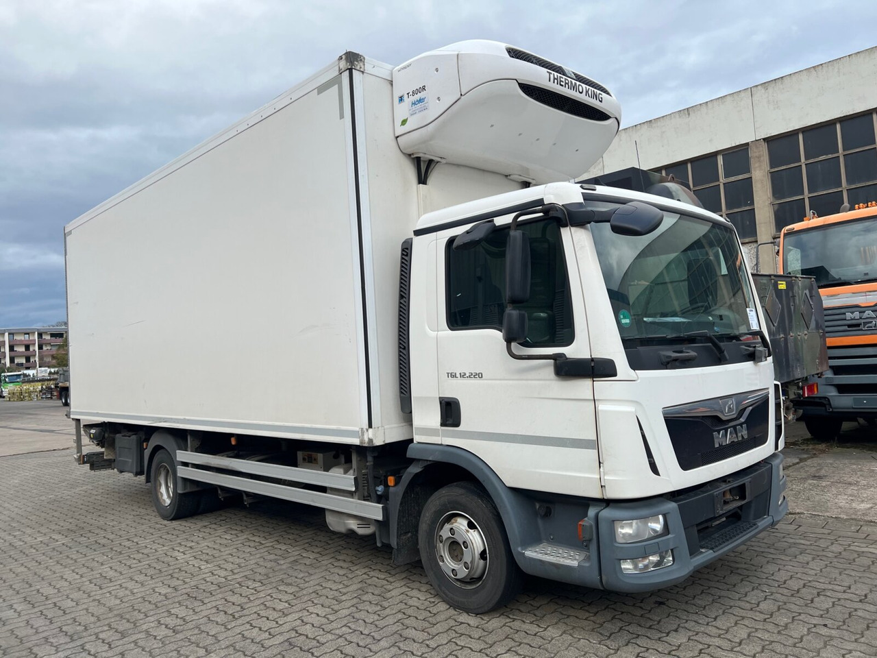 MAN TGL 12.220 4X2 BL mit Motorschaden TGL 12.220 4X2 BL mit Motorschaden, Tiefkühlkoffer, Thermoking, Rolltor, unterfaltbare MBB LBW - Kravas automašīna refrižerators: foto 1 MAN TGL 12.220 4X2 BL mit Motorschaden TGL 12.220 4X2 BL mit Motorschaden, Tiefkühlkoffer, Thermoking, Rolltor, unterfaltbare MBB LBW - Kravas automašīna refrižerators: foto 1