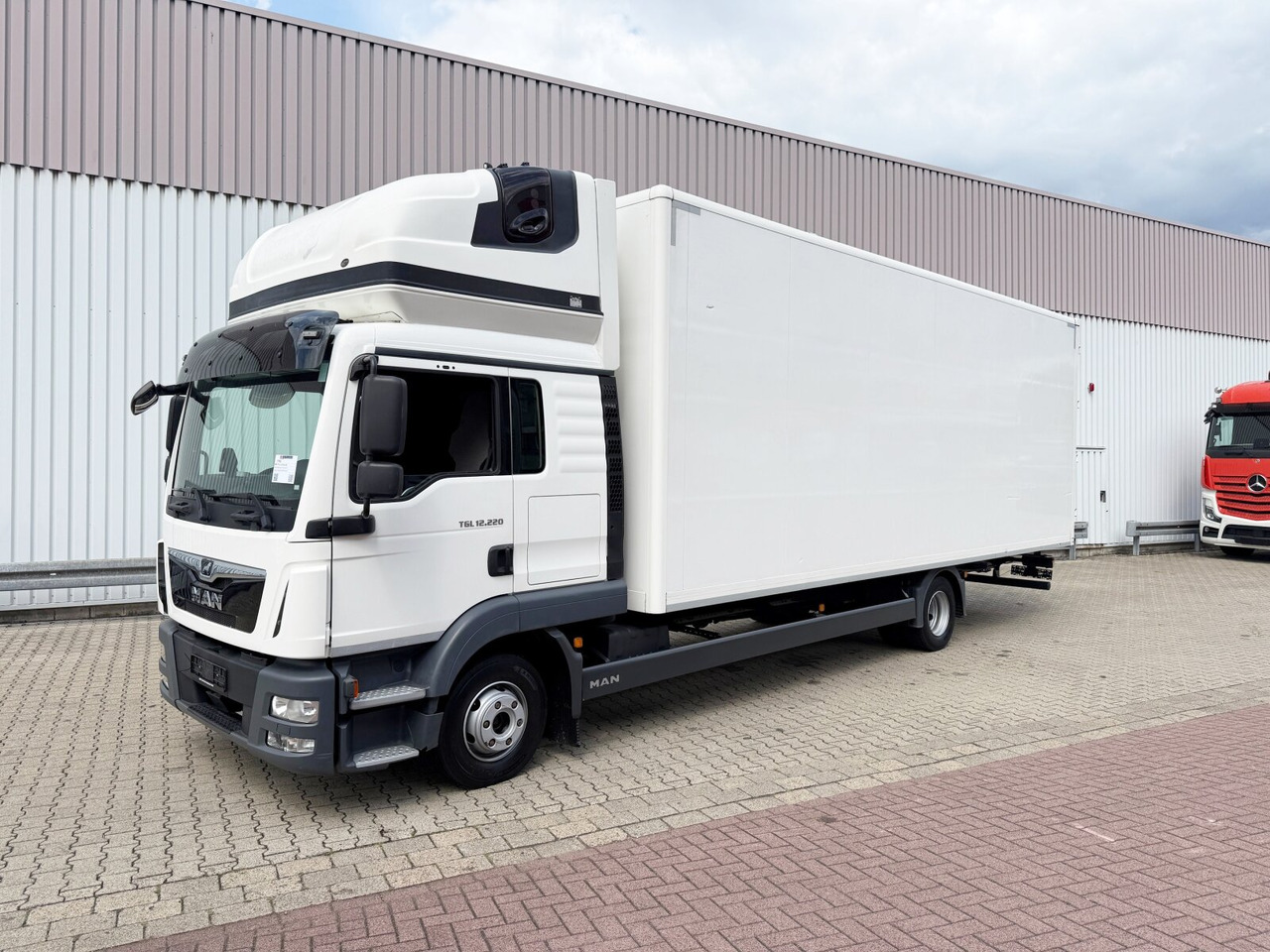 MAN TGL 12.220 4x2 BL TGL 12.220 4x2 BL, TopSleeper, Navi - Kravas automašīna ar slēgto virsbūvi: foto 1 MAN TGL 12.220 4x2 BL TGL 12.220 4x2 BL, TopSleeper, Navi - Kravas automašīna ar slēgto virsbūvi: foto 1