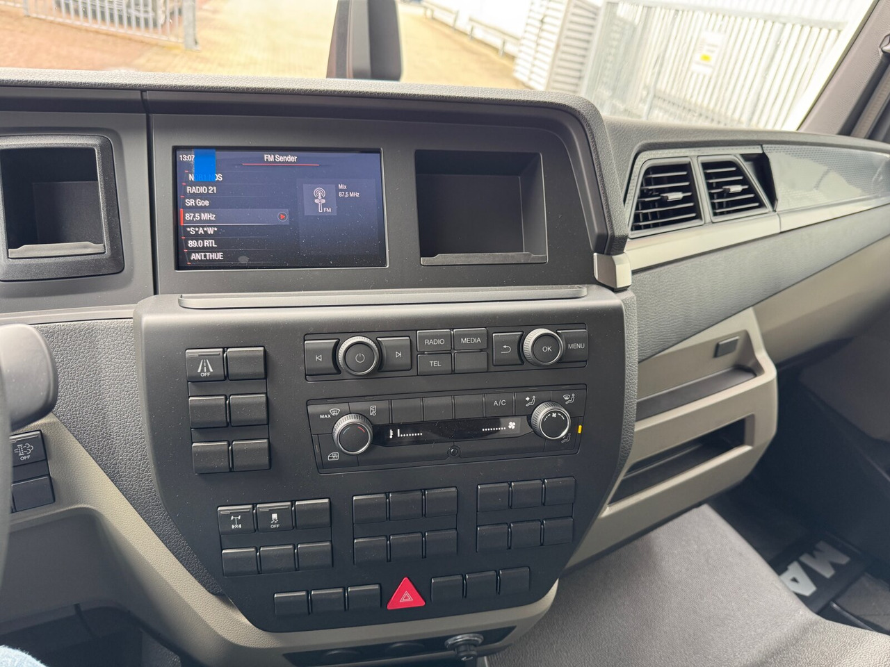 MAN TGL 8.160 4x2 BL CH TGL 8.160 4x2 BL CH, 3x VORHANDEN! - Šasija kravas automašīna: foto 5 MAN TGL 8.160 4x2 BL CH TGL 8.160 4x2 BL CH, 3x VORHANDEN! - Šasija kravas automašīna: foto 5