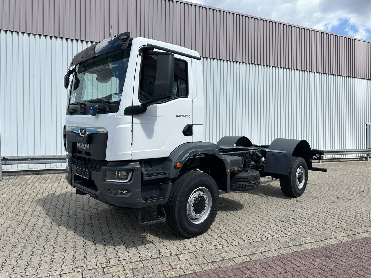 MAN TGM 13.250 4x4 BB CH TGM 13.250 4x4 BB CH, Only Export - Šasija kravas automašīna: foto 1 MAN TGM 13.250 4x4 BB CH TGM 13.250 4x4 BB CH, Only Export - Šasija kravas automašīna: foto 1