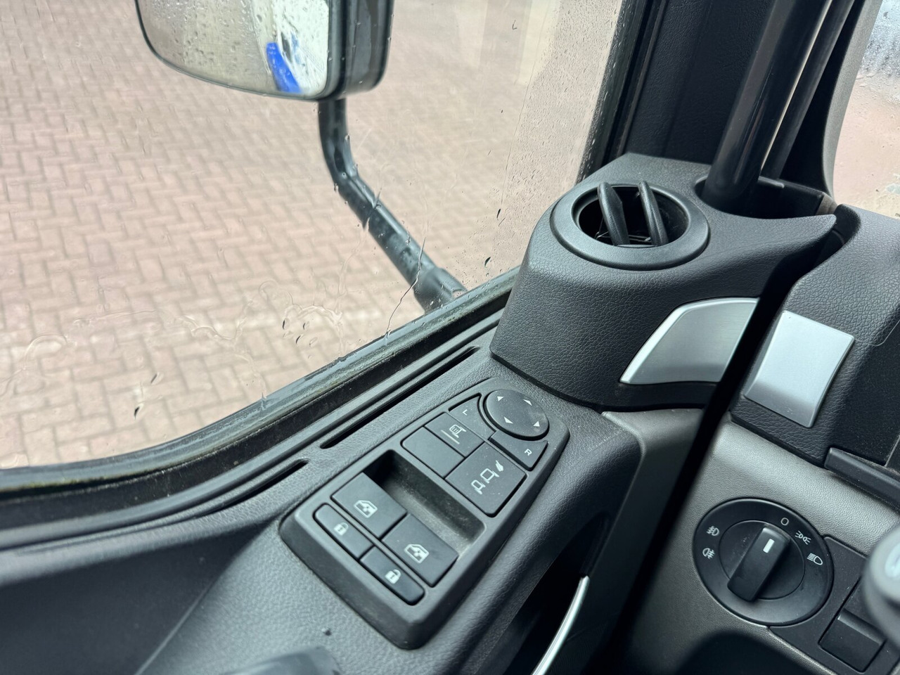 Kravas automašīna ar slēgto virsbūvi MAN TGM 15.250 4x2 LL TGM 15.250 4x2 LL, Getränkekoffer, Navi: foto 6
