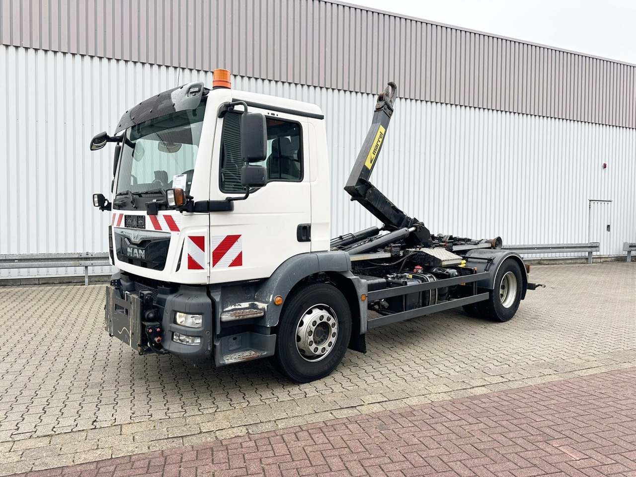 MAN TGM 18.290 4x2 BL TGM 18.290 4x2 BL, Winterdienstausstattung - Pacēlājs ar āķi: foto 1 MAN TGM 18.290 4x2 BL TGM 18.290 4x2 BL, Winterdienstausstattung - Pacēlājs ar āķi: foto 1