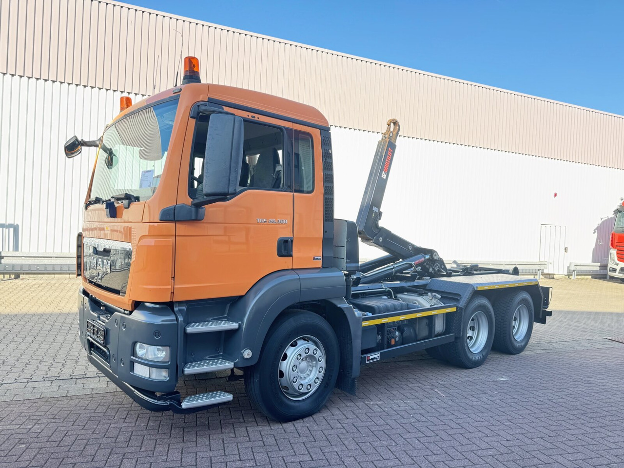MAN TGS 26.360/440 6x4 BB TGS 26.360/440 6x4 BB, 2x AHK, Hiab Abroller Bj. 2021 - Pacēlājs ar āķi: foto 1 MAN TGS 26.360/440 6x4 BB TGS 26.360/440 6x4 BB, 2x AHK, Hiab Abroller Bj. 2021 - Pacēlājs ar āķi: foto 1