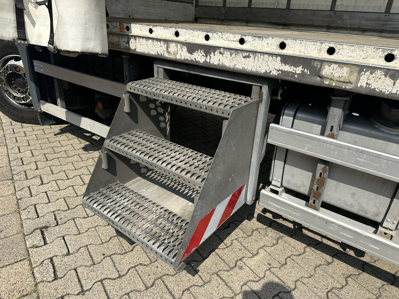 MAN TGS 26.400 6x2-4 LL TGS 26.400 6x2-4 LL, Lenk-/Lift, Edscha, Heckkran Palfinger PK23002-C + Jib PJ060A, Funk - Kravas automašīna ar tentu, Kravas auto ar manipulatoru: foto 3 MAN TGS 26.400 6x2-4 LL TGS 26.400 6x2-4 LL, Lenk-/Lift, Edscha, Heckkran Palfinger PK23002-C + Jib PJ060A, Funk - Kravas automašīna ar tentu, Kravas auto ar manipulatoru: foto 3