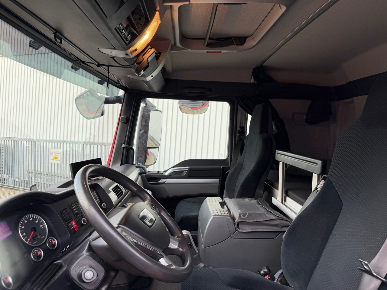 MAN TGS 26.400 6x2-4 LL TGS 26.400 6x2-4 LL, Lenk-/Lift, Navi, ADR, Esterer Tank ca. 19270l, 2 Kammern, Funk - Autocisterna: foto 5 MAN TGS 26.400 6x2-4 LL TGS 26.400 6x2-4 LL, Lenk-/Lift, Navi, ADR, Esterer Tank ca. 19270l, 2 Kammern, Funk - Autocisterna: foto 5