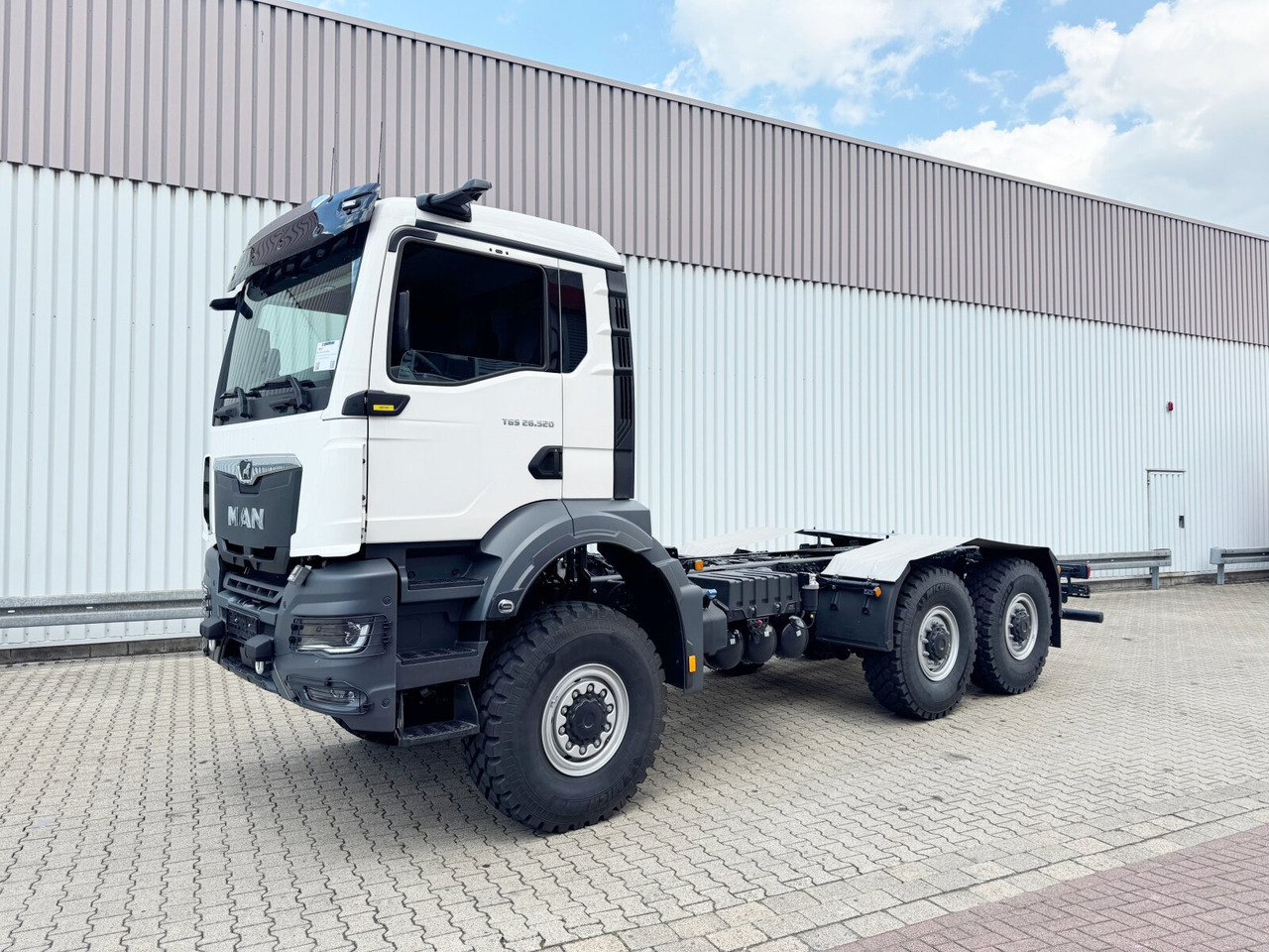 MAN TGS 26.520 6x6 BB TGS 26.520 6x6 BB, PriTarder, Navi, Optiview, Einzelbereifung - Šasija kravas automašīna: foto 1 MAN TGS 26.520 6x6 BB TGS 26.520 6x6 BB, PriTarder, Navi, Optiview, Einzelbereifung - Šasija kravas automašīna: foto 1