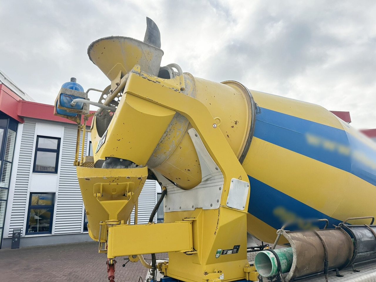 MAN TGS 32.400 8X4 BB TGS 32.400 8x4 BB, Stetter ca. 9m³ - Betonvedējs: foto 3 MAN TGS 32.400 8X4 BB TGS 32.400 8x4 BB, Stetter ca. 9m³ - Betonvedējs: foto 3