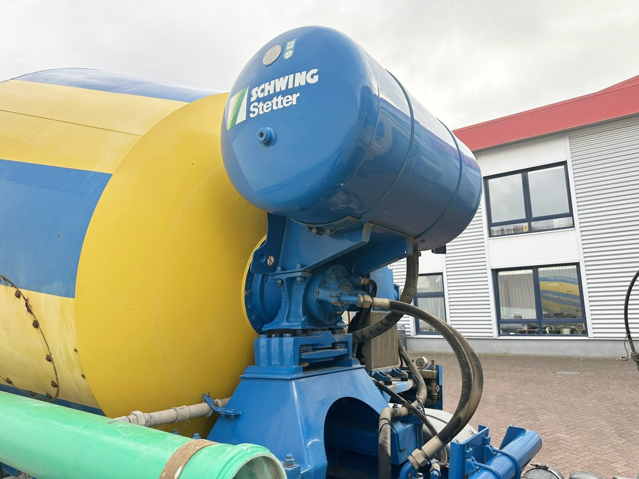 MAN TGS 32.400 8X4 BB TGS 32.400 8x4 BB, Stetter ca. 9m³ - Betonvedējs: foto 2 MAN TGS 32.400 8X4 BB TGS 32.400 8x4 BB, Stetter ca. 9m³ - Betonvedējs: foto 2