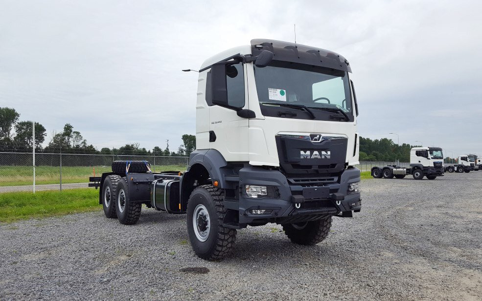 MAN TGS 33.440 6x6 BB CH TGS 33.440 6x6 BB CH, Euro2, Einzelbereifung, 4x vorhanden! - Šasija kravas automašīna: foto 2 MAN TGS 33.440 6x6 BB CH TGS 33.440 6x6 BB CH, Euro2, Einzelbereifung, 4x vorhanden! - Šasija kravas automašīna: foto 2