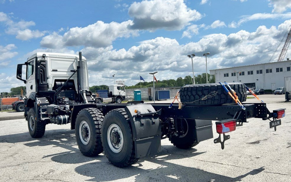 MAN TGS 33.440 6x6 BB CH TGS 33.440 6x6 BB CH, Euro2, Einzelbereifung, 4x vorhanden! - Šasija kravas automašīna: foto 3 MAN TGS 33.440 6x6 BB CH TGS 33.440 6x6 BB CH, Euro2, Einzelbereifung, 4x vorhanden! - Šasija kravas automašīna: foto 3