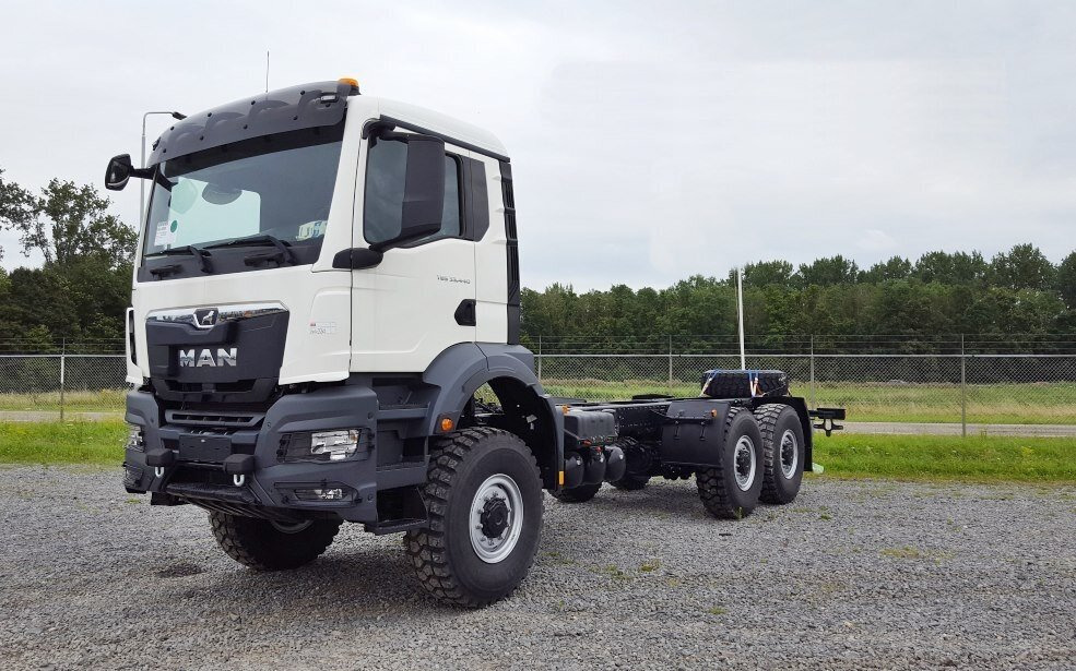 MAN TGS 33.440 6x6 BB CH TGS 33.440 6x6 BB CH, Euro2, Einzelbereifung - Šasija kravas automašīna: foto 2 MAN TGS 33.440 6x6 BB CH TGS 33.440 6x6 BB CH, Euro2, Einzelbereifung - Šasija kravas automašīna: foto 2