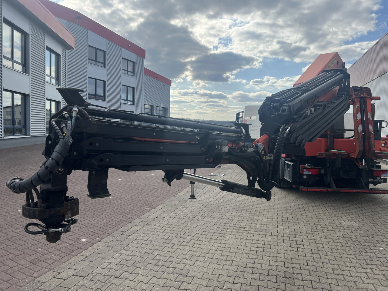 MAN TGS 35.440 8x4 BL TGS 35.440 8x4 BL, Navi, Heckkran Palfinger PK42002 SH-F + Jip PJ 060 B, 24,9m-730kg, Funk - Kravas auto ar manipulatoru, Bortu kravas automašīna/ Platforma: foto 3 MAN TGS 35.440 8x4 BL TGS 35.440 8x4 BL, Navi, Heckkran Palfinger PK42002 SH-F + Jip PJ 060 B, 24,9m-730kg, Funk - Kravas auto ar manipulatoru, Bortu kravas automašīna/ Platforma: foto 3