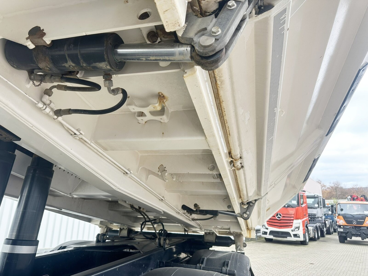 MAN TGS 35.460 8X4 BB TGS 35.460 8X4 BB, Meiller Bordmatik, Rollplane, 13m³ - Kravas automašīna pašizgāzējs: foto 2 MAN TGS 35.460 8X4 BB TGS 35.460 8X4 BB, Meiller Bordmatik, Rollplane, 13m³ - Kravas automašīna pašizgāzējs: foto 2