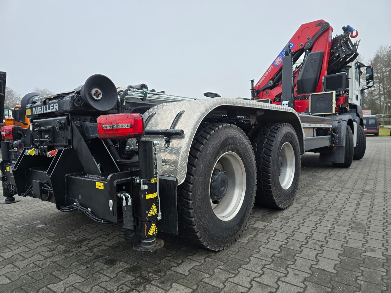 MAN TGS 35.480 8X4 BL TGS 35.480 8X4 BL, Intarder, Kran HMF 3220-K6, 4-fach Abstützung, Funk - Pacēlājs ar āķi, Kravas auto ar manipulatoru: foto 2 MAN TGS 35.480 8X4 BL TGS 35.480 8X4 BL, Intarder, Kran HMF 3220-K6, 4-fach Abstützung, Funk - Pacēlājs ar āķi, Kravas auto ar manipulatoru: foto 2