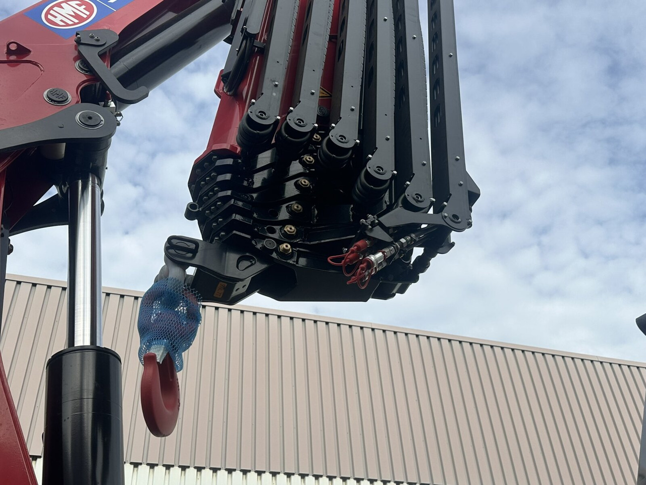 MAN TGS 35.480 8X4 BL TGS 35.480 8X4 BL, Intarder, Kran HMF 3220-K6, 4-fach Abstützung, Funk - Pacēlājs ar āķi, Kravas auto ar manipulatoru: foto 4 MAN TGS 35.480 8X4 BL TGS 35.480 8X4 BL, Intarder, Kran HMF 3220-K6, 4-fach Abstützung, Funk - Pacēlājs ar āķi, Kravas auto ar manipulatoru: foto 4