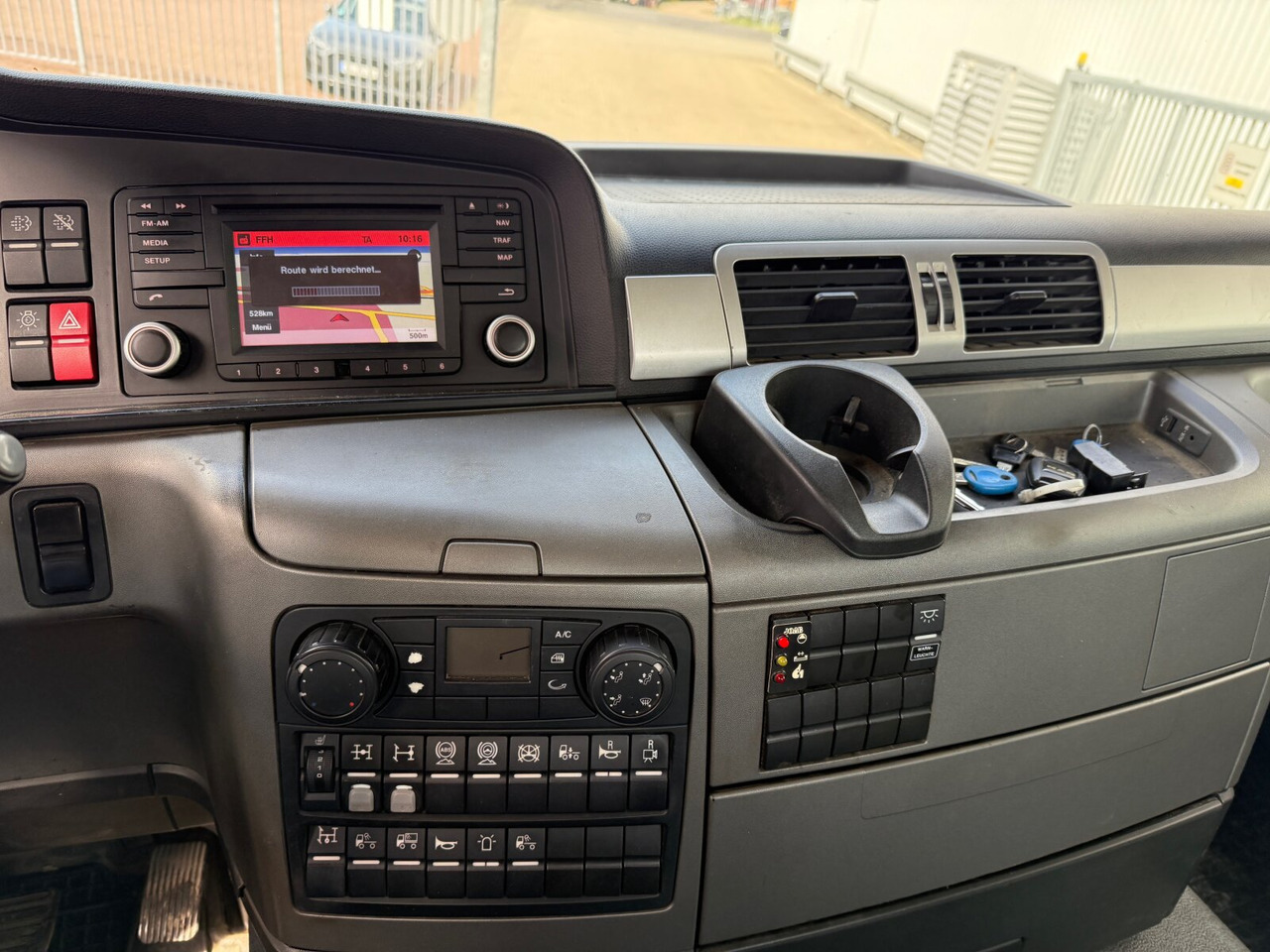 MAN TGS 35.480 8x4 BL TGS 35.480 8x4 BL, PriTarder, Navi - Pacēlājs ar āķi: foto 5 MAN TGS 35.480 8x4 BL TGS 35.480 8x4 BL, PriTarder, Navi - Pacēlājs ar āķi: foto 5