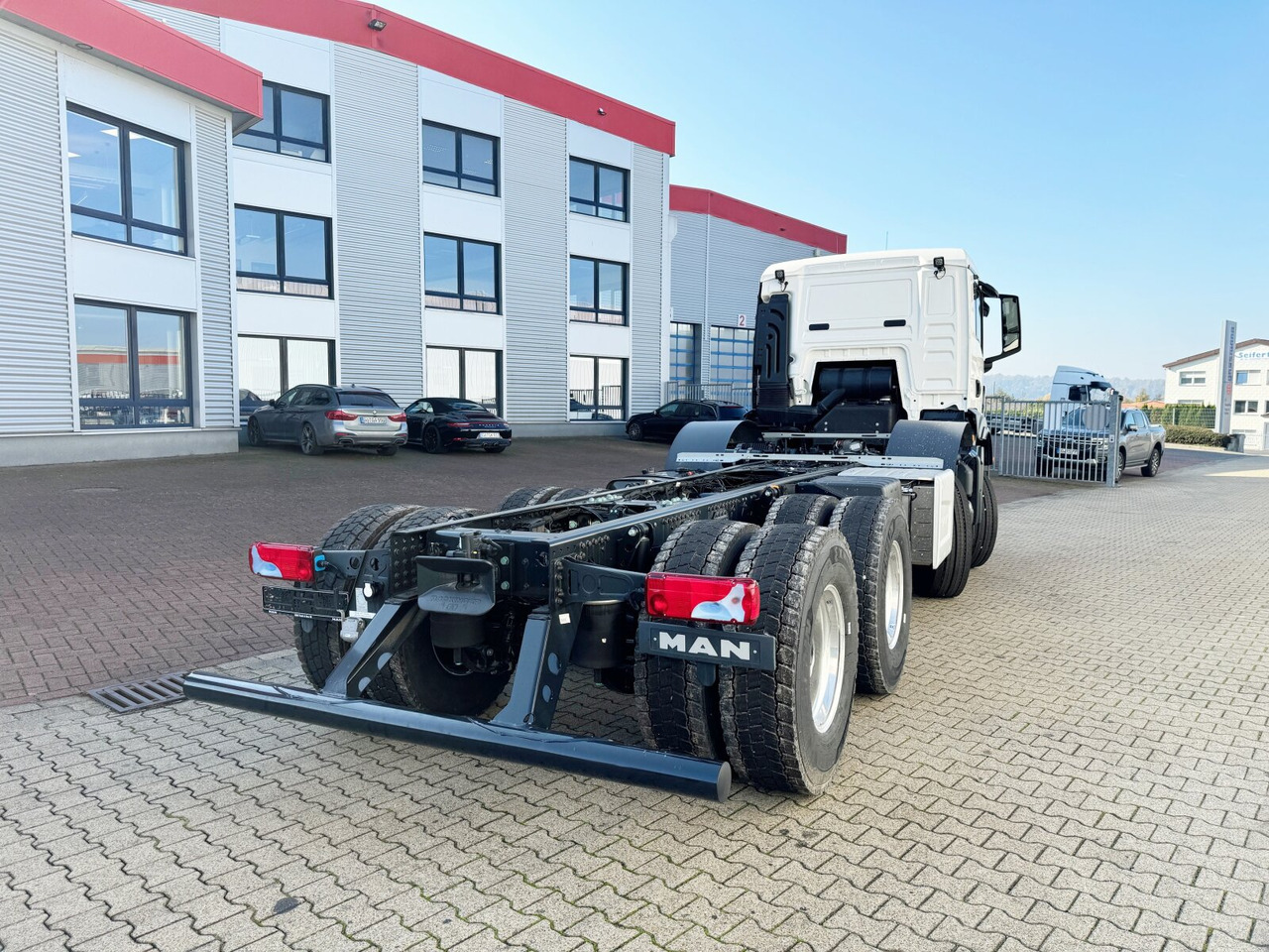 Jaunā Bezceļu pašizgāzējs MAN TGS 35.480 8x6H BL CH TGS 35.480 8x6H BL CH, HydroDrive, Navi, Meiller Stahlmulde 18m³: foto 13