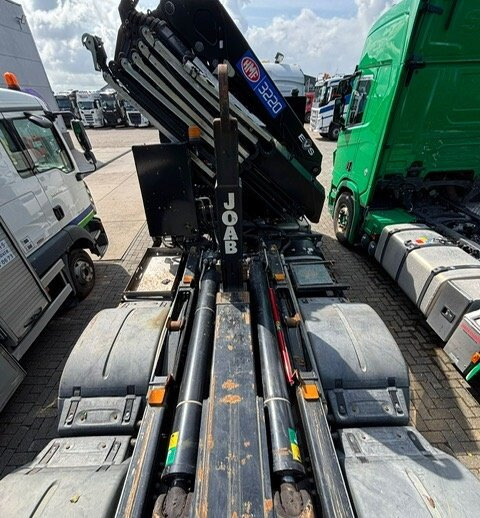 MAN TGS 35.500 8x4-4 BL TGS 35.500 8x4-4 BL, Lenk-/Liftachse, Kran HMF 3220-K6, Funk - Pacēlājs ar āķi, Kravas auto ar manipulatoru: foto 2 MAN TGS 35.500 8x4-4 BL TGS 35.500 8x4-4 BL, Lenk-/Liftachse, Kran HMF 3220-K6, Funk - Pacēlājs ar āķi, Kravas auto ar manipulatoru: foto 2