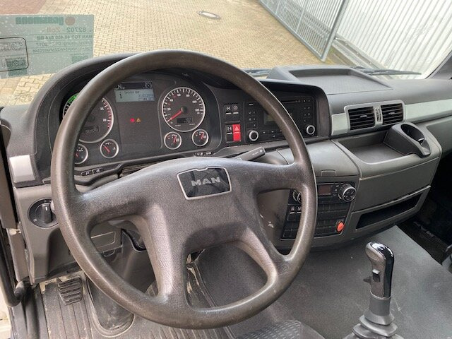 Interior photo 3: MAN TGS 40.400 6x4 BB TGS 40.400 6x4 BB mit 20.000l Tank līzingu MAN TGS 40.400 6x4 BB TGS 40.400 6x4 BB mit 20.000l Tank