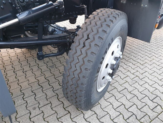 MAN TGS 41.480 8X6 BB TGS 41.480 8X6 BB, ca. 25.000l mit Separatpumpe - Autocisterna: foto 3 MAN TGS 41.480 8X6 BB TGS 41.480 8X6 BB, ca. 25.000l mit Separatpumpe - Autocisterna: foto 3
