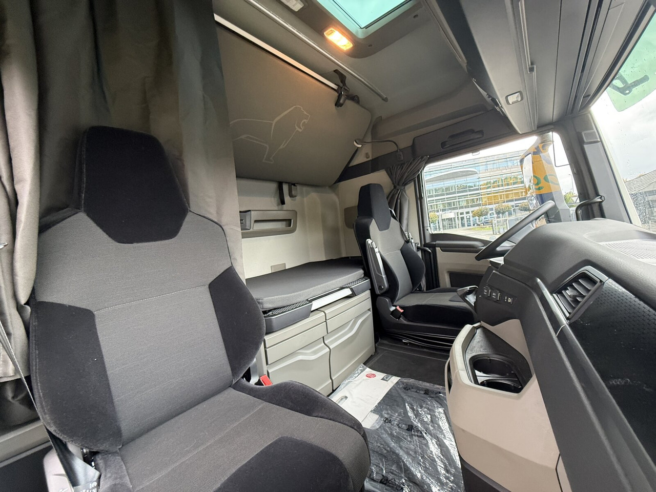 MAN TGX 26.470 6x2-4 BL TGX 26.470 6x2-4 BL, Lenk-/Liftachse, Retarder, Navi, Heckkran Atlas AK 170.2-A2 - Kravas auto ar manipulatoru, Bortu kravas automašīna/ Platforma: foto 2 MAN TGX 26.470 6x2-4 BL TGX 26.470 6x2-4 BL, Lenk-/Liftachse, Retarder, Navi, Heckkran Atlas AK 170.2-A2 - Kravas auto ar manipulatoru, Bortu kravas automašīna/ Platforma: foto 2