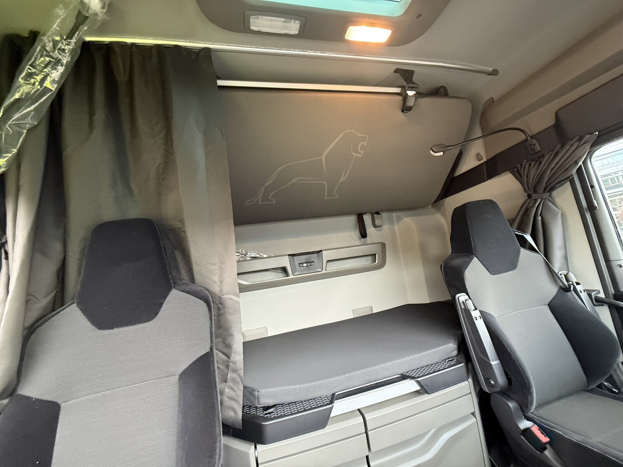 MAN TGX 26.470 6x2-4 BL TGX 26.470 6x2-4 BL, Lenk-/Liftachse, Retarder, Navi, Heckkran Atlas AK 170.2-A2 - Kravas auto ar manipulatoru, Bortu kravas automašīna/ Platforma: foto 3 MAN TGX 26.470 6x2-4 BL TGX 26.470 6x2-4 BL, Lenk-/Liftachse, Retarder, Navi, Heckkran Atlas AK 170.2-A2 - Kravas auto ar manipulatoru, Bortu kravas automašīna/ Platforma: foto 3