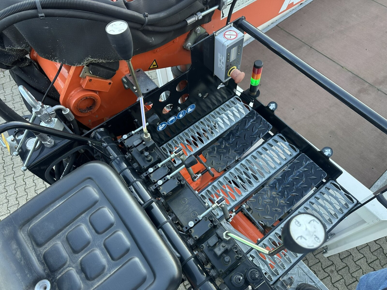 MAN TGX 26.470 6x2-4 BL TGX 26.470 6x2-4 BL, Lenk-/Liftachse, Retarder, Navi, Heckkran Atlas AK 170.2-A2 - Kravas auto ar manipulatoru, Bortu kravas automašīna/ Platforma: foto 2 MAN TGX 26.470 6x2-4 BL TGX 26.470 6x2-4 BL, Lenk-/Liftachse, Retarder, Navi, Heckkran Atlas AK 170.2-A2 - Kravas auto ar manipulatoru, Bortu kravas automašīna/ Platforma: foto 2