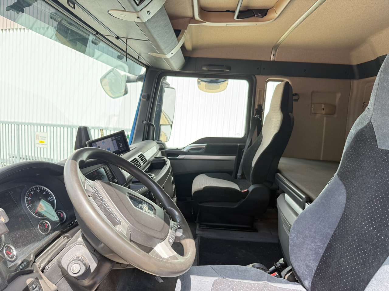 MAN TGX 26.580 6x2-4 BL TGX 26.580 6x2-4 BL, Intarder, Lenk-/Liftachse, Funk - Pacēlājs ar āķi: foto 3 MAN TGX 26.580 6x2-4 BL TGX 26.580 6x2-4 BL, Intarder, Lenk-/Liftachse, Funk - Pacēlājs ar āķi: foto 3