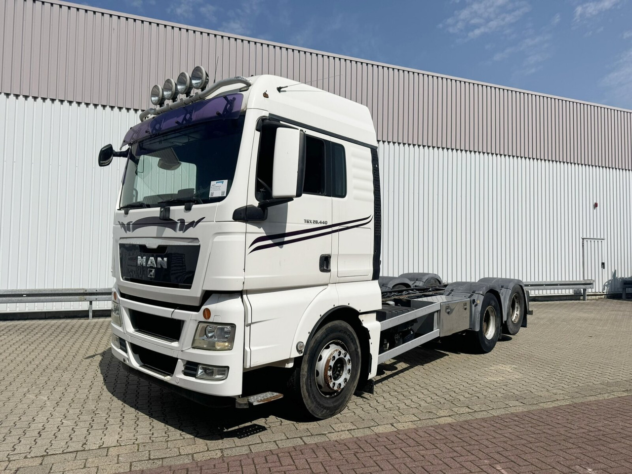 MAN TGX 28.440 6X2-2 BL TGX 28.440 6X2-2 BL, Liftachse, Motorabtrieb - Šasija kravas automašīna: foto 1 MAN TGX 28.440 6X2-2 BL TGX 28.440 6X2-2 BL, Liftachse, Motorabtrieb - Šasija kravas automašīna: foto 1