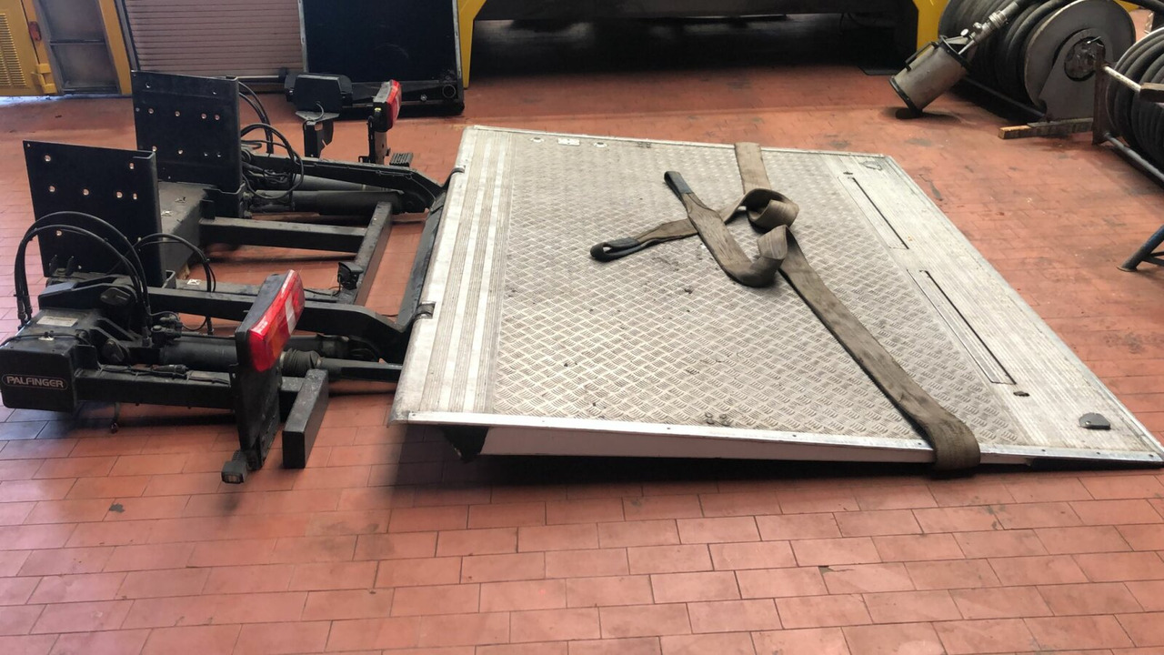MBB C 1500 S Ladebordwand MBB C 1500 S Ladebordwand - Kravas lifts: foto 1 MBB C 1500 S Ladebordwand MBB C 1500 S Ladebordwand - Kravas lifts: foto 1