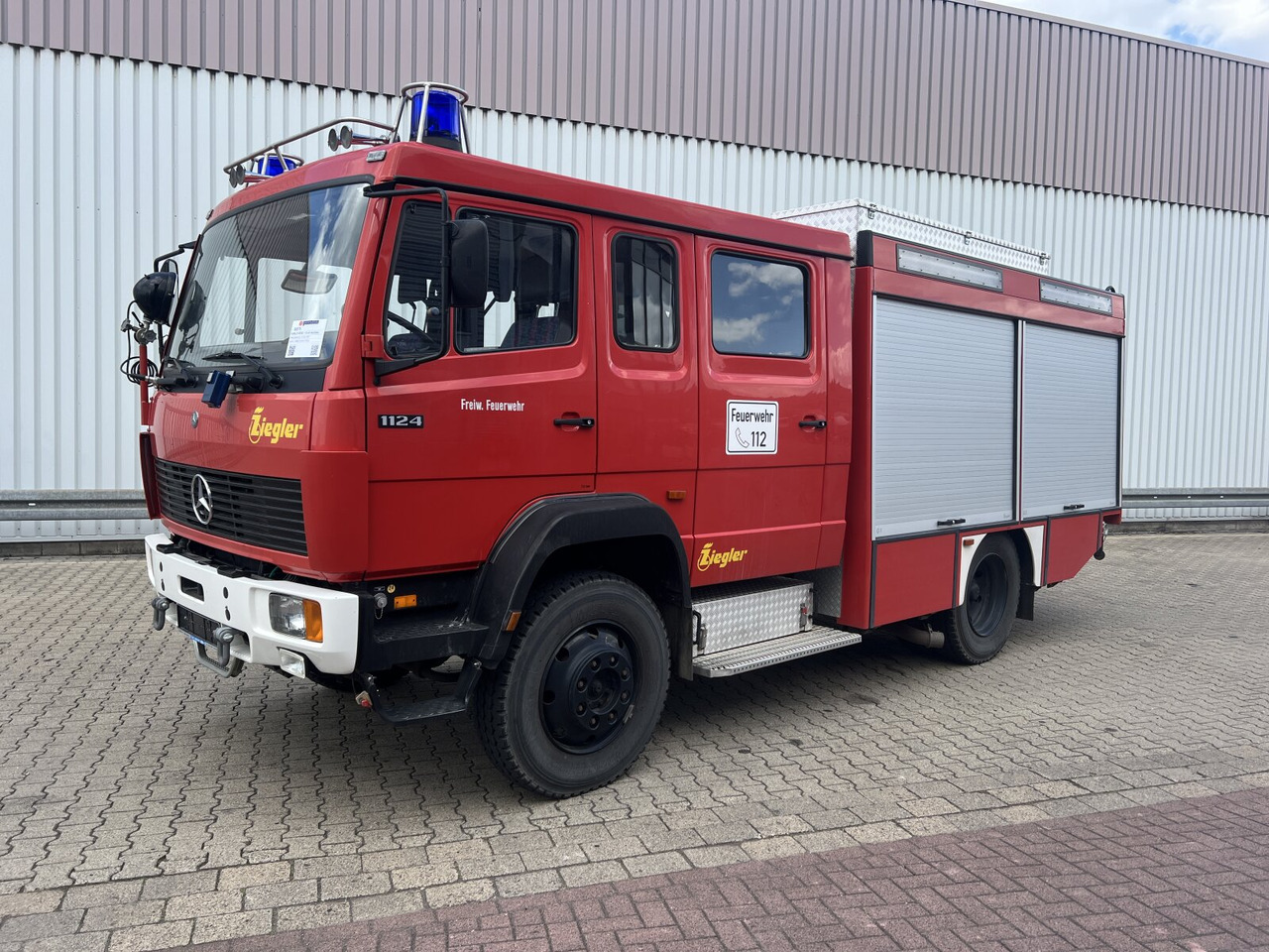 Mercedes-Benz 1124 AF 4x4 Doka 1124 AF 4x4 Doka, TLF 16/25, 2800l - Ātrās palīdzības mašīna: foto 1 Mercedes-Benz 1124 AF 4x4 Doka 1124 AF 4x4 Doka, TLF 16/25, 2800l - Ātrās palīdzības mašīna: foto 1