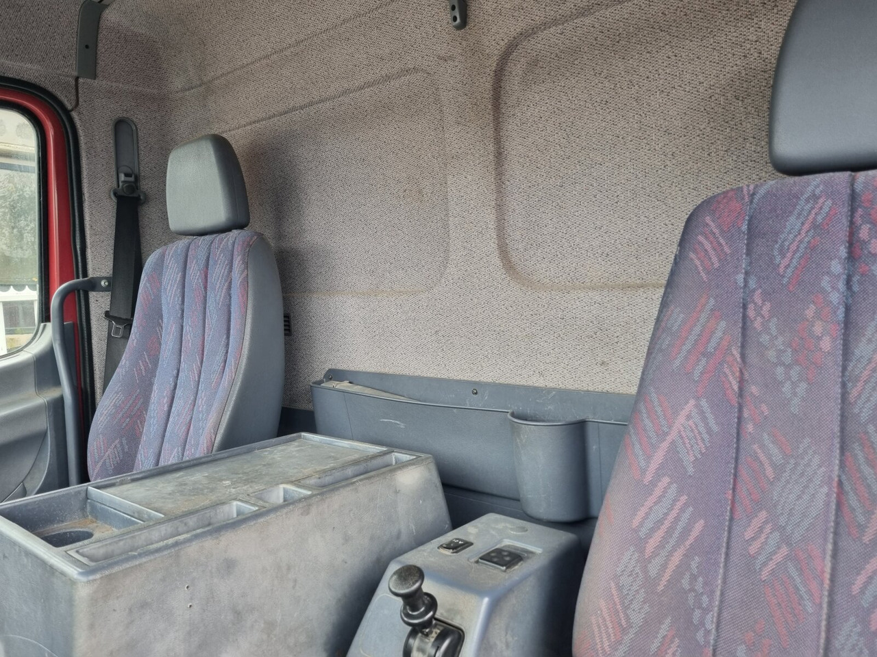 Mercedes-Benz - 1215 4x2 - Konteineru vedējs/ Kravas automašīna ar noņemamā virsbūve: foto 2 Mercedes-Benz - 1215 4x2 - Konteineru vedējs/ Kravas automašīna ar noņemamā virsbūve: foto 2