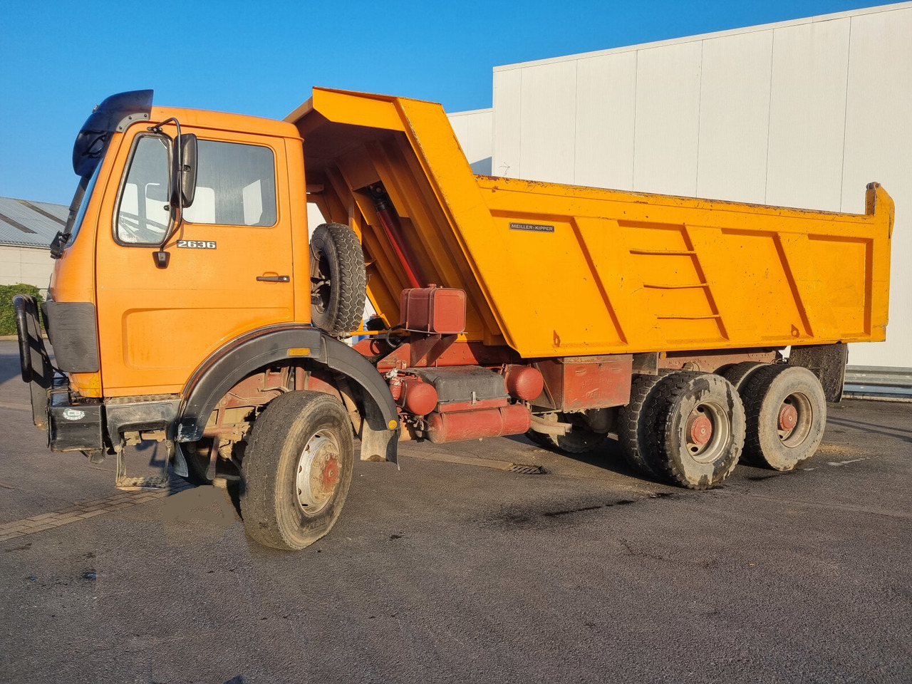Mercedes-Benz - 2636 AK 6x6 - Kravas automašīna pašizgāzējs: foto 1 Mercedes-Benz - 2636 AK 6x6 - Kravas automašīna pašizgāzējs: foto 1