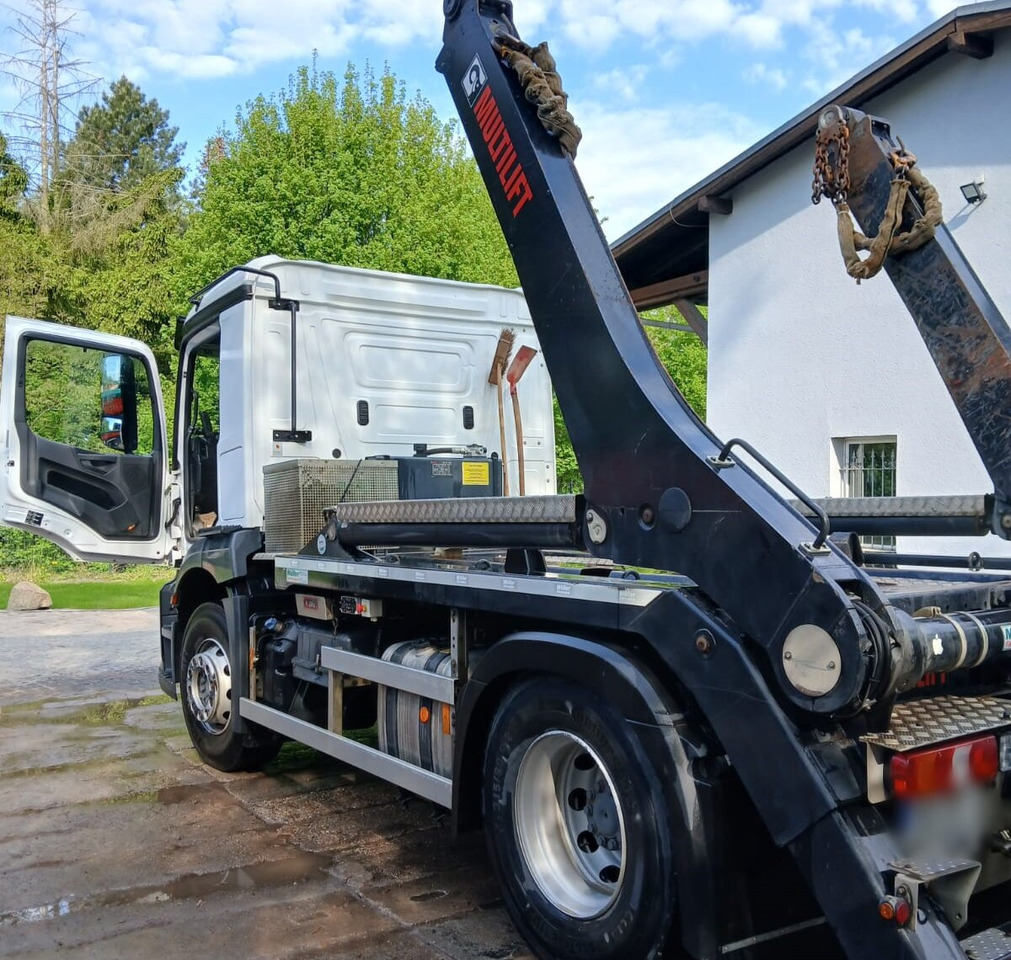 Mercedes-Benz Actros 1832 L 4x2 Actros 1832 L 4x2, Navi, MultimediaCockpit, Funk - Būvgružu konteineru vedējs: foto 3 Mercedes-Benz Actros 1832 L 4x2 Actros 1832 L 4x2, Navi, MultimediaCockpit, Funk - Būvgružu konteineru vedējs: foto 3